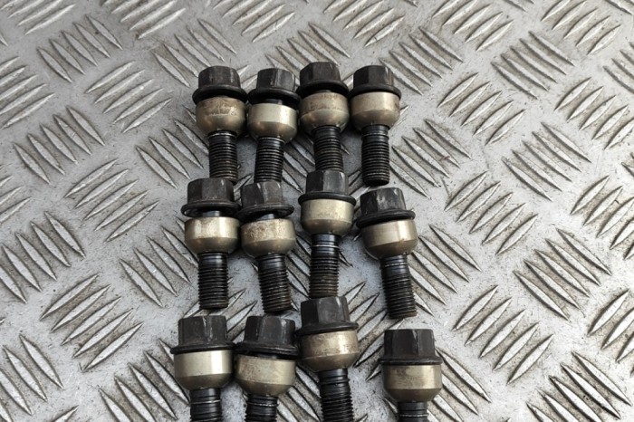 Set prezoane roata PORSCHE MACAN DKN 2021 OEM: WHT006978 | 31539525