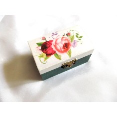 cutie lemn decorata cu trandafiri 43635