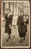 Stradala, tantici cu fetita, Romania interbelica// fotografie