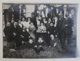 FOTOGRAFIE DE GRUP LA BANEASA , MONOCROMA, PE HARTIE CRETATA , DATATA PE VERSO 1910