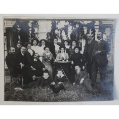 FOTOGRAFIE DE GRUP LA BANEASA , MONOCROMA, PE HARTIE CRETATA , DATATA PE VERSO 1910