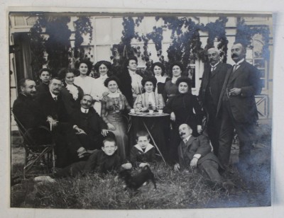 FOTOGRAFIE DE GRUP LA BANEASA , MONOCROMA, PE HARTIE CRETATA , DATATA PE VERSO 1910 foto