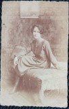 Fotografie tip Carte Postala, Femeie stand pe pat, perioada interbelica