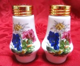 SET SOLNITE DIN PORTELAN CU CAPAC AURIT SI DECOR FLORAL - SARE SI PIPER 8 CM