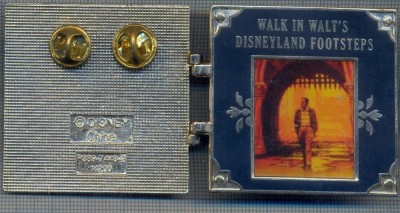 AX 884 INSIGNA- WALK IN WALT&amp;#039;S DISNEYLAND FOOTSTEPS-BALAMA -PENTRU COLECTIONARI foto