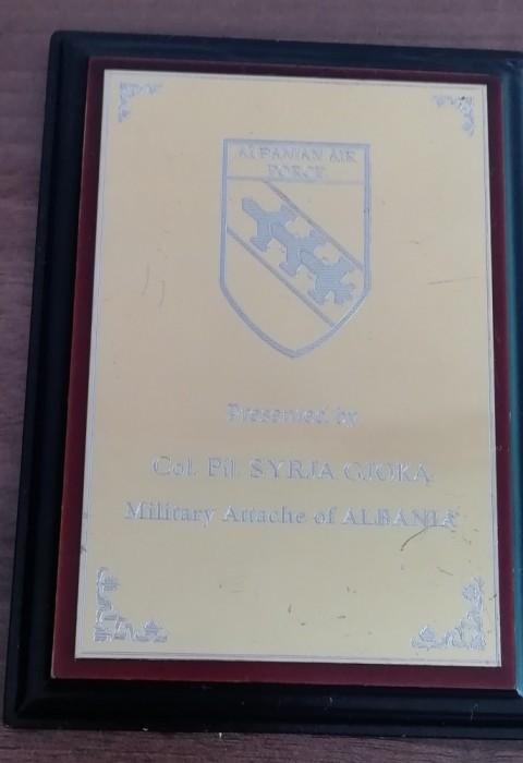 QW7 8 - Placheta - tematica diplomatie militara - atasatul armatei albaniei