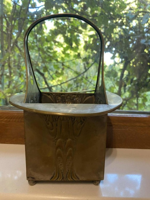 Cos Art Nouveau, inaltime 22 cm, diam 15,5 la partea rotunda, metal, f frumos