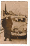 FOTO15026 - Barbat langa masina de epoca, 1956
