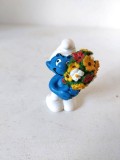 Strumf, Smurf cu flori, jucarie cauciuc , Schleich, Peyo, China, 5,5cm