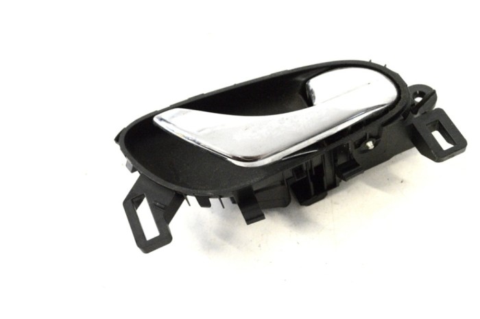 M&acirc;ner de deschidere interior dreapta față NISSAN PULSAR Hatchback C13 2015 OEM: 80670-4EA0A | 14611099