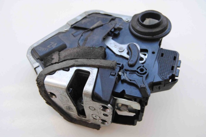 &Icirc;ncuietoare ușă st&acirc;nga spate LEXUS RX _U3_ 2007 OEM: Z47C2811