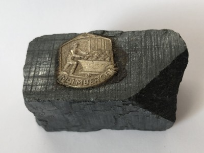 Minereu de fier extras din mina MALMBERGET + insigna miniera foto