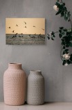 Tablou Canvas Flamingo dans&acirc;nd &icirc;n lumina apusului, scenă naturală și serenă, 39 x 26 cm, CMCLASS