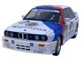 Cumpara ieftin Macheta BMW E30 M3 DTM alb 1:24 cu sunet, lumini, pornire pe volan, resort