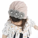 Caciulita gri tip turban cu floricele cu perlute (Marime Disponibila: 6-9 luni