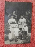 Fotografie tip carte postala, ofiter cu sotia si copiii, inceput de secol XX