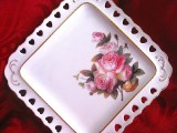 FARFURIE PORTELAN PERFORAT OLVIA UCRAINA DECOR CU TRANDAFIRI 18 CM