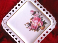 FARFURIE PORTELAN PERFORAT OLVIA UCRAINA DECOR CU TRANDAFIRI 18 CM