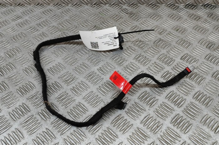 Port USB/AUX-In TESLA MODEL 3 2021 OEM: 1593174-00-C 28300090