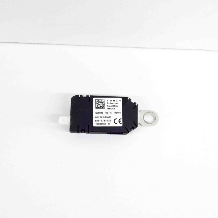 Amplificator de antena TESLA MODEL 3 2019 OEM: 1098046-00-C