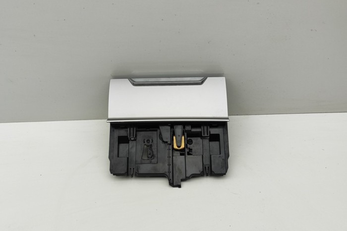 Stație de &icirc;ncărcare wireless VW PASSAT Variant B8 3G5 2017 OEM: 3G1863071,5G0980611 30751999