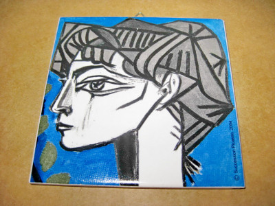 B459-I-Aplica Succession Picasso 2004 ceramica stare buna. Patratica 10.5 cm. foto