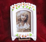 RAMA FOTO DIN TERACOTA CU DECOR FLORAL IN RELIEF 21 CM