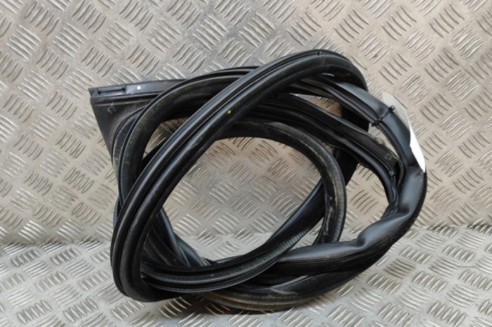 Garnitura ușă dreapta față BMW 4 Coupe F32, F82 2016 OEM: 7279742 | 25125546