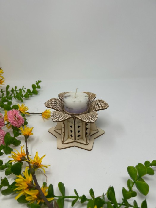 Suport pentru lumanare in forma de floare