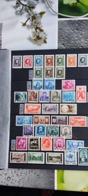Vand colectie de 46 clasoare timbre foto