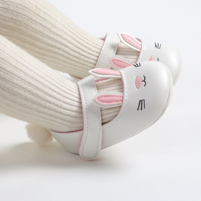 Pantofiori albi pentru fetite - Iepuras (Marime Disponibila: 3-6 luni (Marimea