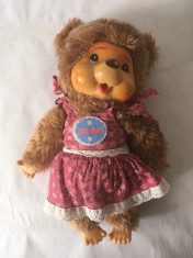 Monchhichi Puschel, ursulet fetita in rochita, jucarie plus 27 cm, vintage, maro foto