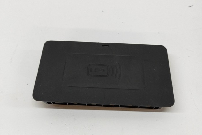 Stație de &icirc;ncărcare wireless BMW X7 G07 2023 OEM: 5A82C19 31095732