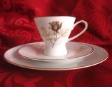 SET MIC DEJUN PORTELAN ROSENTHAL ANII 50 MODEL SHADOW ROSE DESIGN RAYMOND LOEWY SET TRIO CEASCA CAFEA CU FARFURII