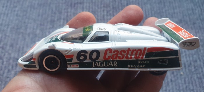 Macheta Jaguar XJR9 formula 1, made in Gr Britain, din metal. 10x5 cm