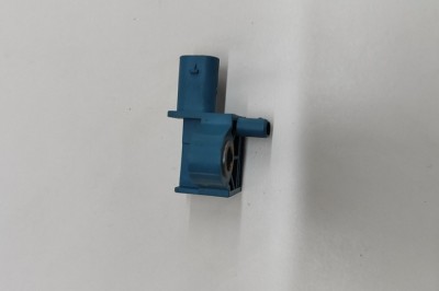 Senzor de impact st&amp;acirc;nga față AUDI Q3 8U 2013 OEM: 5K0959351A 30772966 foto