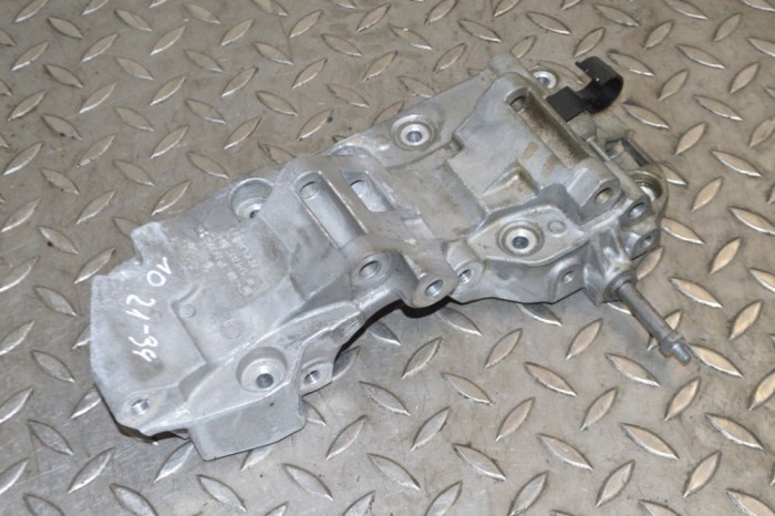 Suport alternator BMW 4 Coupe F32, F82 2015 OEM: 8506863 13241039