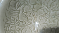 Ceramica veche China Celadon Dinastia Yaozhou (baie?i printre bujori) foto