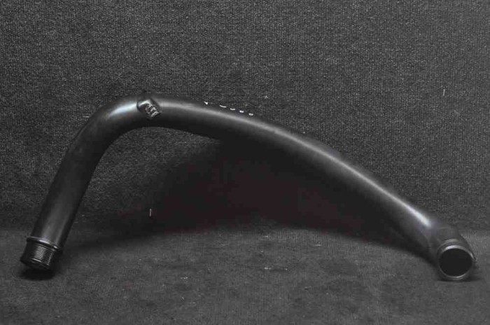 Furtun intercooler dreapta VOLVO V70 II SW 2006 OEM: 8638967