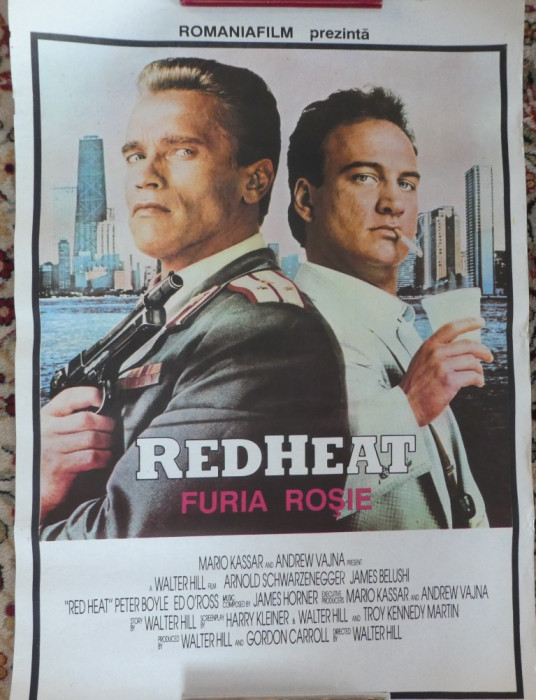 2 afise de film: Necrutatorul, Clint Eastwood, Furia rosie, Schwarzenegger