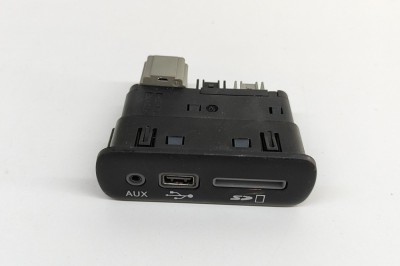 Port USB/AUX-In MASERATI GHIBLI M157 2019 OEM: 670102009,68332335AB 28511289 foto