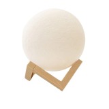 Lampa de veghe luna 3D Moon Light eMazing cu diametru de 20 cm, lumina multicolora LED in 7 culori si schimbare culoare prin atingere, alimentare bate