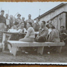 2 fotografii originale ; Excursionisti la Cabana Schiell , 1937 , Cantonul Jepi