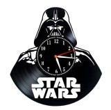 Ceas de Perete Decorativ &ldquo;Darth Vader &ndash; Dark Side&rdquo;, din Disc Vinil Reciclat, Design Star Wars, Negru, Mecanism Silențios (Sweep)