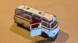 Macheta veche de colectie Siku V220 Tempo Matador Bus crem cu usa laterala articulata, roti nasture, fabricata din zinc, Germania 1963-1969