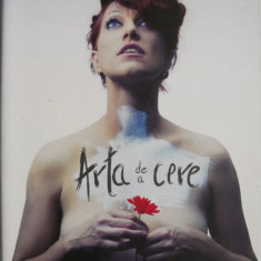 Arta de a cere sau Cum am invatat sa nu-mi mai fac griji si sa-i las pe ceilalti sa ma ajute – Amanda Palmer