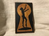 vintage / design - Placheta din lemn nud de femeie vazut prin gaura de cheie !
