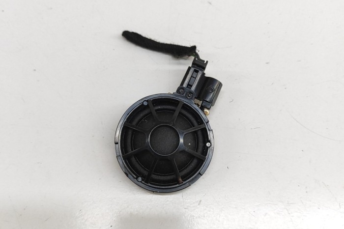Difuzor ușă dreapta spate TESLA MODEL X 2020 OEM: 1004833-00-A 29812311
