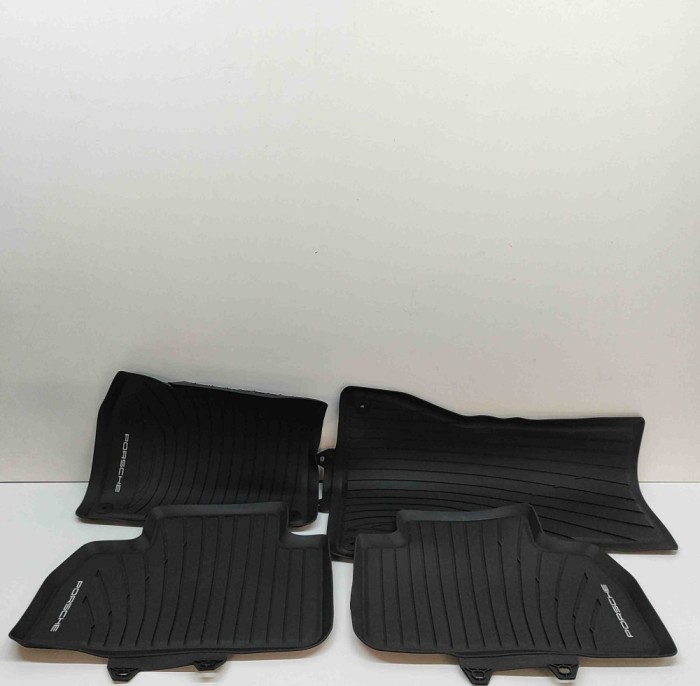 Set covorașe PORSCHE MACAN DKN 2024 OEM: 95C044001