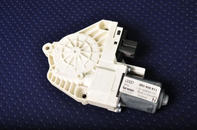 Motor macara geam ușă dreapta spate AUDI Q5 8R 2008 OEM: 8R0959811 | 2549952 foto